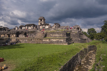 Fototapeta na wymiar mayan ruins of palenque