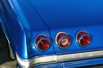 Luces culo de botella de un Chevrolet Impala SS de 1965