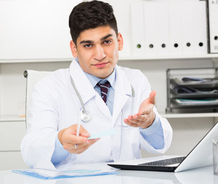Adult doctor is giving the conclusion about health of client