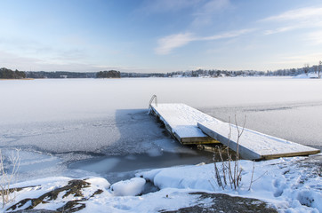 Badbryggan på Badholmen finns i en vik på Värmdö och är särskillt uppskattad på sommaren