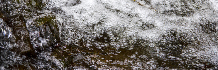 Liquid wet stream with mayn bubbles