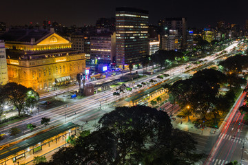 Fototapeta na wymiar Noche en el corazón de Buenos Aires