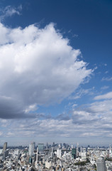 Obraz premium 東京風景 渋谷 新宿 大きな雲