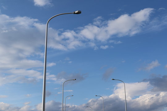 空と街灯