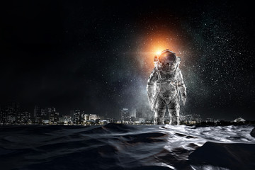 Obraz premium Spaceman in the sea. Mixed media