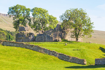 Fototapeta na wymiar Ancient Castle Ruins in the Yorkshire Dales