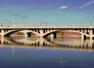Obraz na płótnie Canvas bridge connecting cities