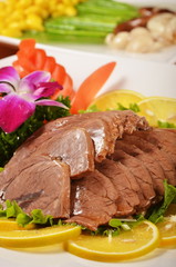 Sliced braised beef shank Served with lemon and  flower 