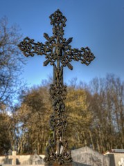 Croix de s&eacute;pulture &agrave; Neuville-sur-Ain, France