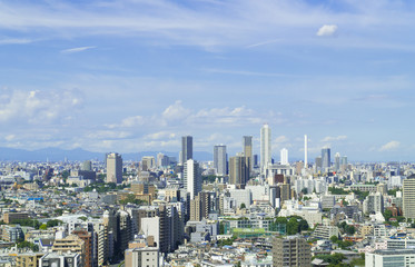 東京風景　池袋方面　青空と緑