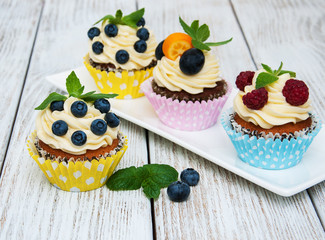 Cupcakes with fresh berries