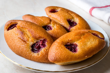 Turkish Mekik Kek / Mini Cakes with Cherry