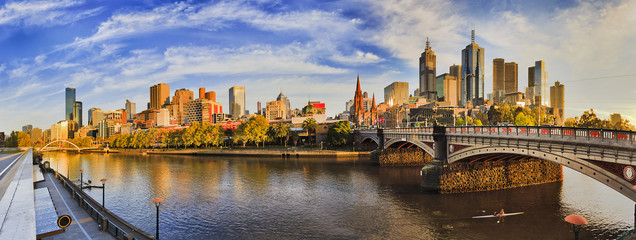 Me CBD Yarra Light pan - obrazy, fototapety, plakaty