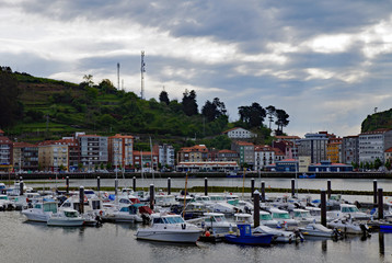 Der Sportboothafen von Ribadesella Asturien