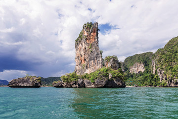 Fototapeta na wymiar Popular travel tropical karst rocks
