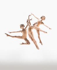 Fototapeta na wymiar The teen modern ballet dancer