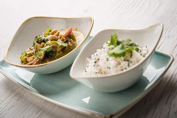 Thai green curry with eggplant, broccoli, carrot and cashew with rice