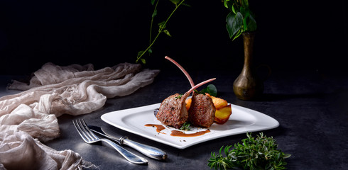 Grilled lamb chops with potatoes