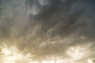 Obraz premium Storm clouds in the sky at sunset as background
