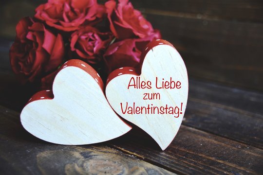 Valentinstag - rote Rosen und zwei Herzen - Valentinsgrüße