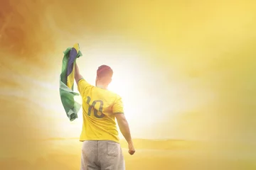 Crédence en verre imprimé Brésil Hommes avec le football brésilien