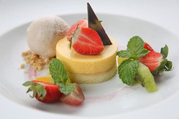 Vanilla dessert with ice cream and strawberries