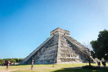 Fototapeta na wymiar pyramide in Chichen Itza Mexico 