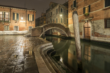 Fototapeta na wymiar quiet night in Venice