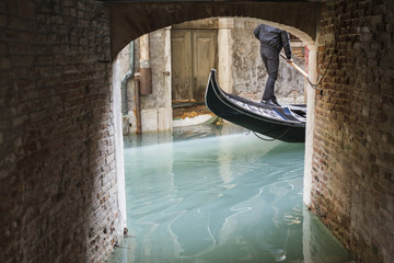 Fototapeta na wymiar Venice narrow spaces