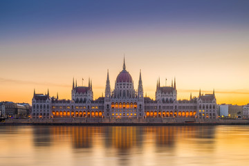 Fototapeta na wymiar Budapest, Hungary - The amazing Hungarian Parliament and River Danube at sunrise