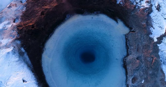geyser en vue a&eacute;rienne