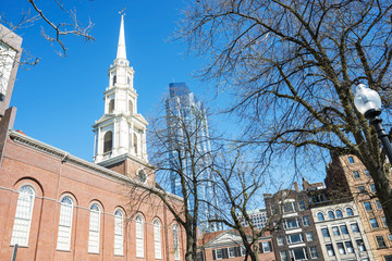 Fototapeta na wymiar The Park Street Church in downtown Boston, built in 1809. It is a historic stop on the Freedom Trail. Located in Boston Common, Boston, Massachusetts, USA.