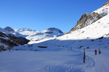 Fototapeta na wymiar Ski de randonnée à Val d'Isère en Savoie, Alpes françaises