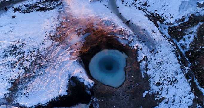 geyser en vue a&eacute;rienne