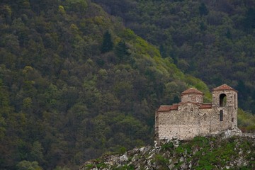 Fototapeta premium Asen's Fortress is a medieval fortress in the Bulgarian Rhodope Mountains. Sights in Bulgaria with the fortified church.