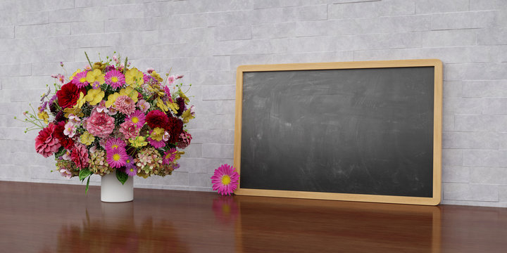 Leere Tafel neben Blumenstrauß als Hintergrund