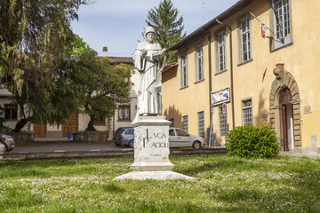 Fototapeta na wymiar Monument to Luca Pacioli. Sansepolcro. Italy.