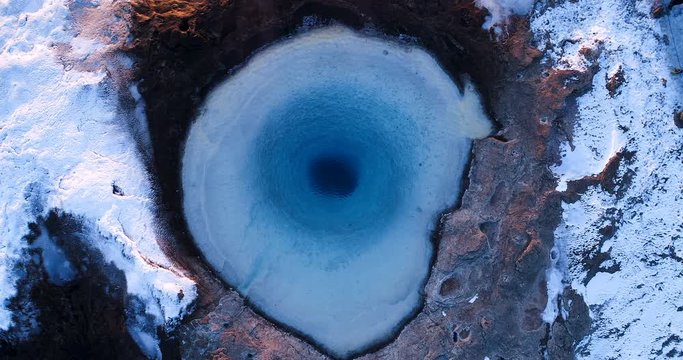 geyser en vue a&eacute;rienne