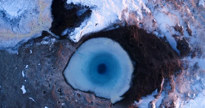 geyser en vue a&eacute;rienne