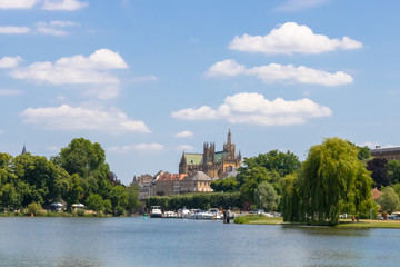 Fototapeta na wymiar Metz - Stadtpanorama - Kathedrale