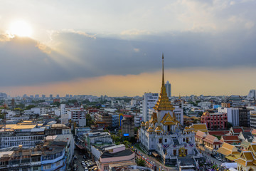 Naklejka premium High angle view of Bangkok in the early morning or evening. with sky and clound