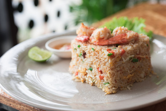 Fried rice with shrimp.