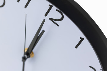 Round clock midnight