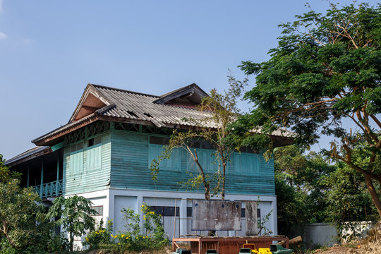 Thailand Nonthaburi Province: Wat Molee Temple Near Purple Line MRT Train