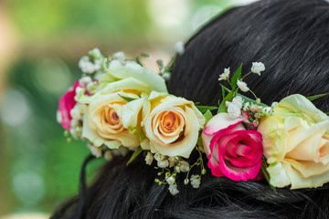Obraz premium Female hair with beautiful colorful flower crown. Cheerful bride and bridesmaids party before wedding.
