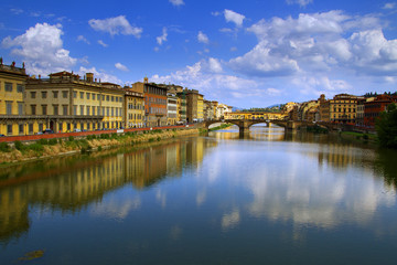Fototapeta na wymiar Firenze con il Ponte Vecchio ed il Fiume Arno Toscana Italia Europa Florence with the Old Bridge and the Arno River Tuscany Italy Europe