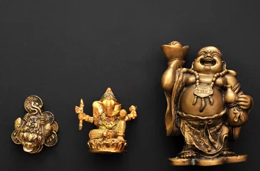 Cercles muraux Bouddha A little statuette symbolizes prosperity and money