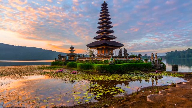 4K Timelapse Movie Sunrise of Pura Ulun Danu Bratan Temple, Bali, Indonesia