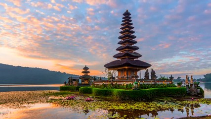 4K Timelapse Movie Sunrise of Pura Ulun Danu Bratan Temple, Bali, Indonesia