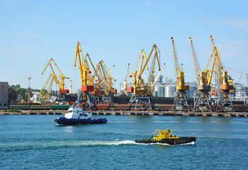 Fototapeta premium Tugboat and port cargo crane